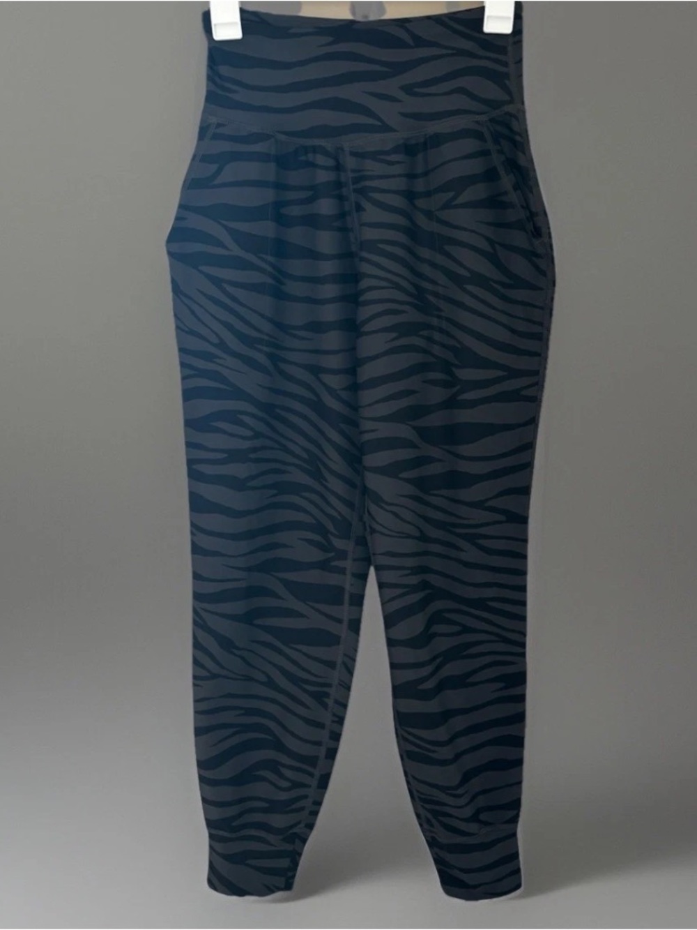 Old Navy Active Powersoft Joggers Small Black & Gray Zebra Print High Rise 7/8